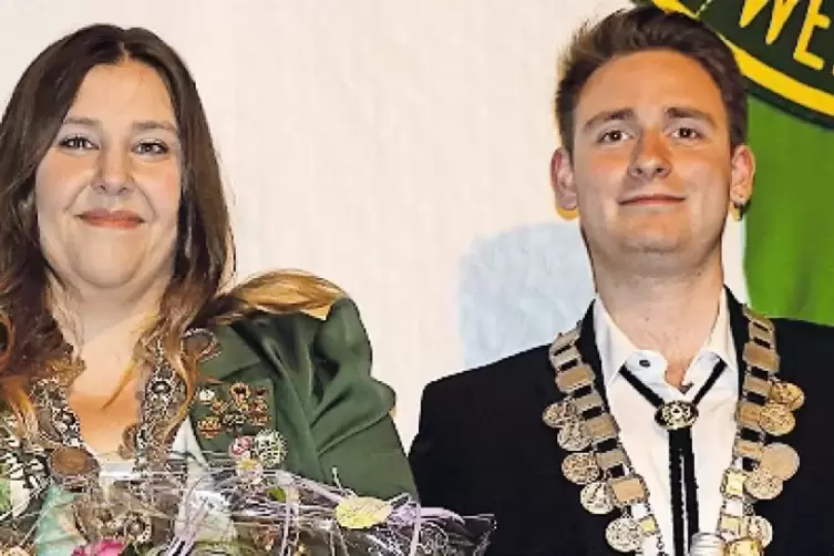 „Königspaar“ mit Kette: Manuela Pitz und Maximilian Emrich vom SV Weselberg.