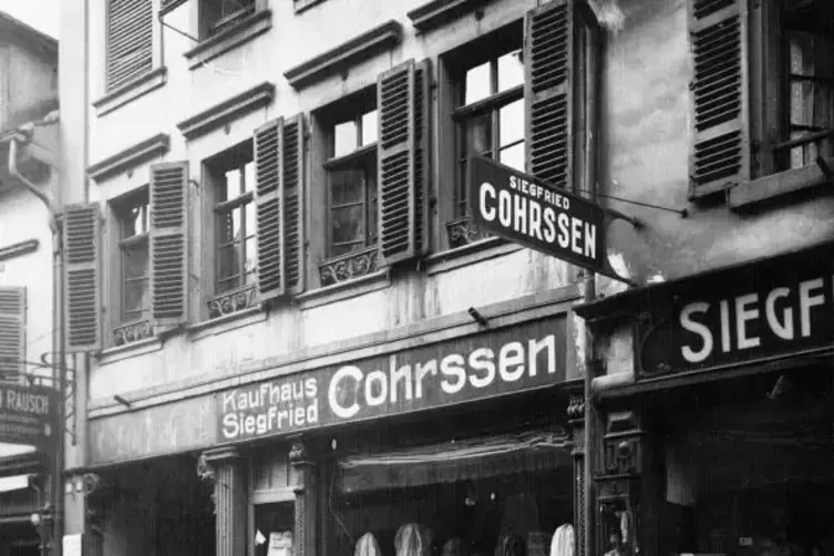 Das Kaufhaus Cohrssen lag einst da, wo sich heute das Gebäude der Drogerie Müller erhebt.