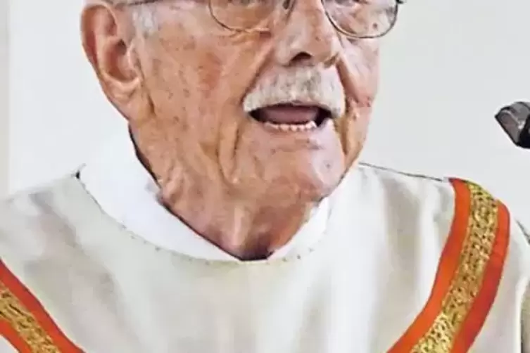 65 Jahre im Dienst der Kirche: Pfarrer Karl Schäffer lebt mittlerweile in Oggersheim.