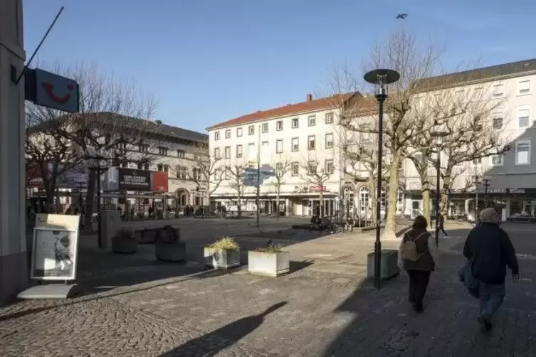 Der Schillerplatz in Kaiserslautern: Er soll einbezogen werden in die Neugestaltung der Stadtmitte.  Foto: VIEW