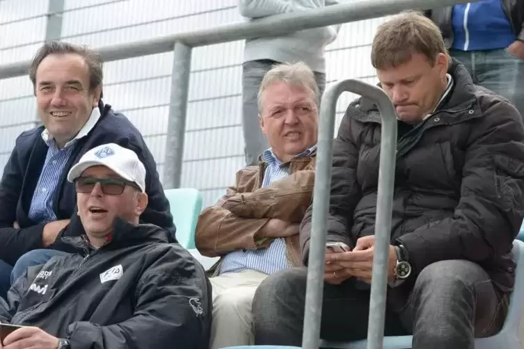 Drei der vier Präsidenten des FK Pirmasens: (hinten von links) Andreas Ring, Manfred Hoffmann und Karsten Volberg. Vorne Aufsich