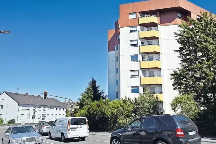 Mit Aufzug und Hausnotruf: Für die seniorengerechten Bauhilfe-Wohnungen in der Adam-Müller-Straße 45 gibt es eine Warteliste.