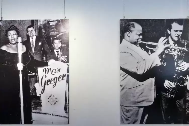 Bildzeugnisse aus der Schau im dcr: links Max Greger mit Ella Fitzgerald und rechts mit Louis Armstrong, beide aufgenommen in de
