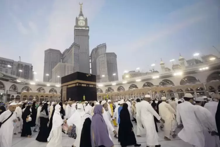 An der heiligsten Stätte des Islam: Ein Mannheimer Unternehmen organisiert Mekka-Reisen mit islamistischen Star-Predigern wie Pi