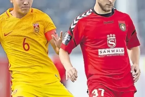 Testspiel der chinesischen U20 gegen den Drittligisten SG Großaspach: Im Bild Yannick Thermann (rechts) und Xie Weijun.