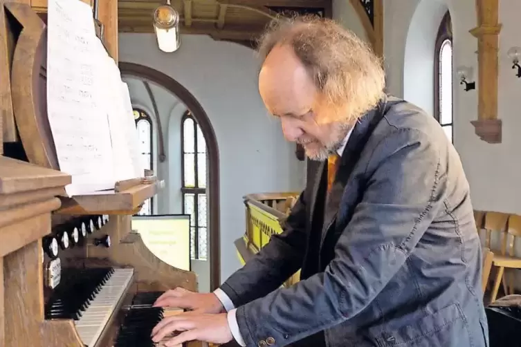 Am Sonntag ist der aus Ulmet stammende Kirchenmusiker Gerhard Müller wieder zu Gast in St. Julian. Auf der Stummorgel erklingen 