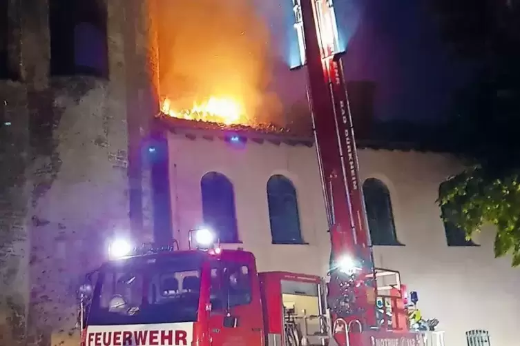 Außergewöhnlich rasant und vehement : das Feuer im Dachgeschoss der Klosterschänke.