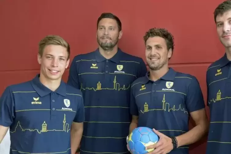 Bereit für ihren neuen Klub: Jerry Tollbring, Kristian Bliznac, Bogdan Radivojevic und Momir Rnic (von links). Foto: 