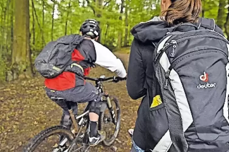 Mountainbike-Fahrer gehören zum Alltag im Wald.