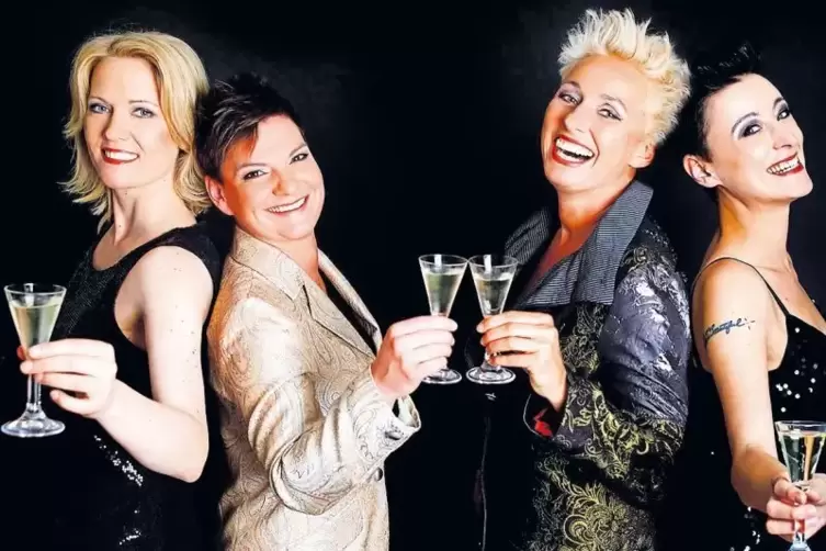 Eine Comedy-Revue verspricht das Quartett „Sekt and the City“ (von links: Meike Gottschalk, Vanessa Maurischat, Helena Marion Sc