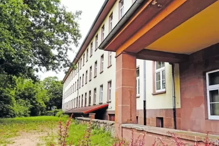 „Auf der Ecke Mainzer Straße/Europaallee ist nach Renovierung noch ein Gebäude der Holtzendorff-Kaserne im Originalzustand mit d