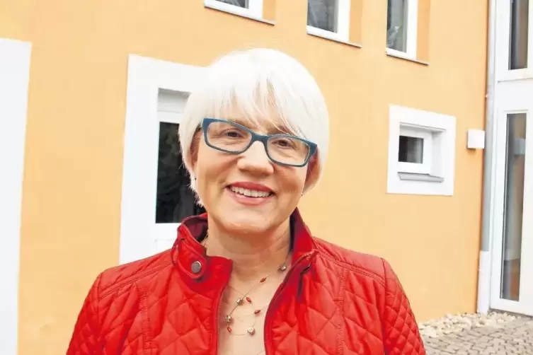 Die Amerikanerin Helen Patton hat lange in Käshofen gewohnt. Unser Bild zeigt sie vor ihrem Haus im Zweibrücker Land.