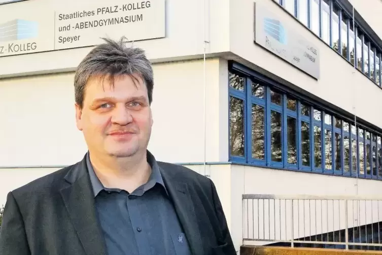 Stolz auf Schule und Schüler: René Jarschke, seit zwei Jahren Leiter des Pfalz-Kollegs Speyer.