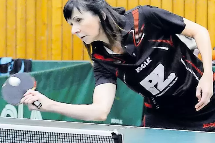 Dauerbrennerin an der Platte: Bettina Schmidt spielt seit fast fünf Jahrzehnten Tischtennis – und noch immer auf Pfalzliga-Nivea