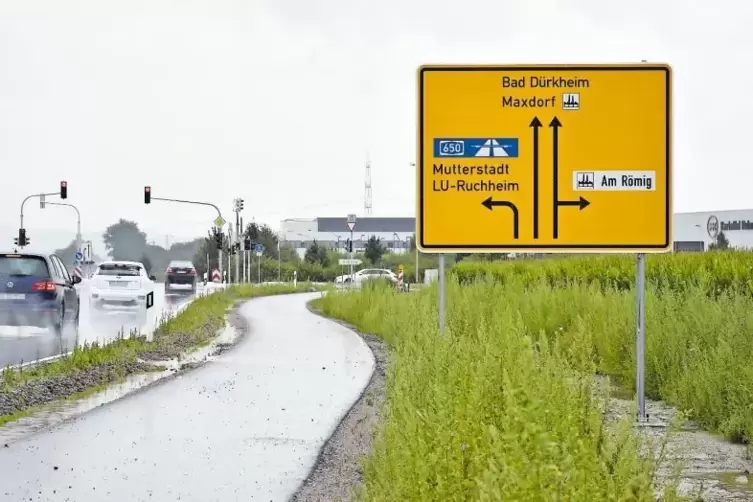 Durch weitere Spuren leistungsfähiger: der Verkehrsknoten, fotografiert in Blickrichtung Maxdorf.