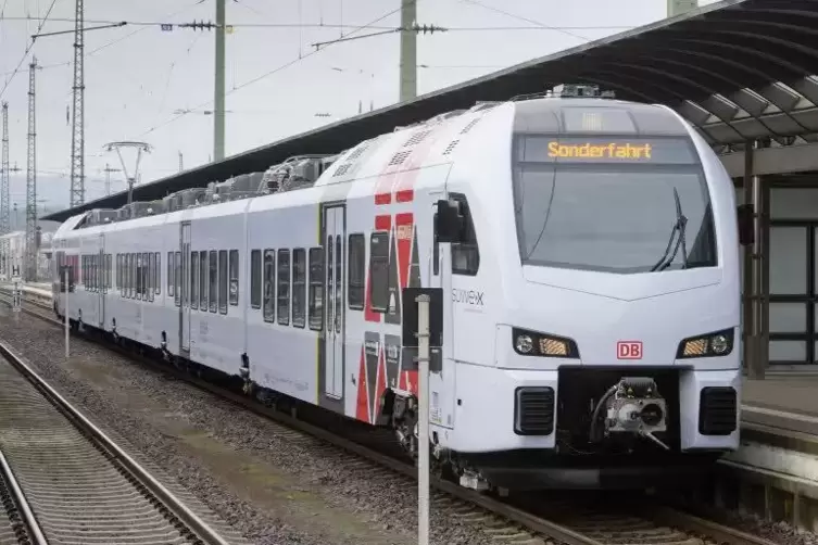  Im Zwei-Stunden-Takt fährt ein Regional-Express von Mainz über Speyer und Germersheim nach Karlsruhe. Vom 31. Juli bis 6. Augus