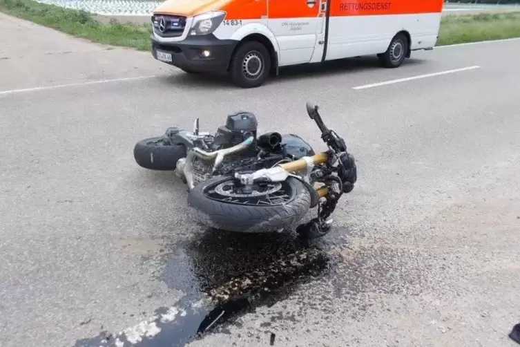 Hier das Unfall-Bike mit ausgelaufenem Öl. Foto: polizei 