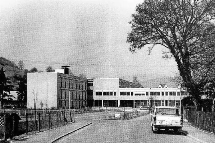 So sah das Gymnasium 1967 bei seiner Einweihung aus.