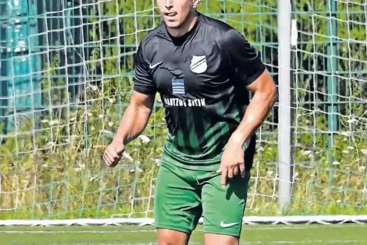 Spielertrainer Florian Schwertl kam vor der Saison von Gegner SV Geinsheim zum TuS Altleiningen.