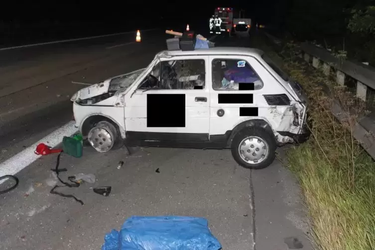 Die beiden Insassen des Fiats wurden leicht verletzt, der Fahrer des Toyota schwer. Foto: Polizei