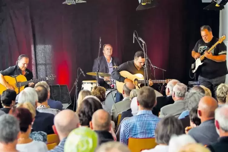 Das Mike-Reinhardt-Quartett musste bei seinem Auftritt im Wintergarten der Zweibrücker Festhalle kurzfristig umplanen: Weil Gita