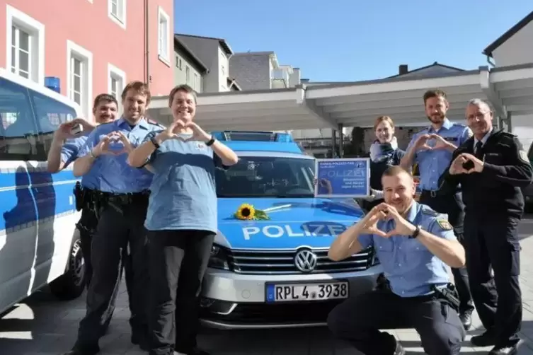 Gerke Minrath-Grunwald (Dritte von links) zu Besuch bei der Polizeiinspektion Kaiserslautern 1. Foto: Polizei 