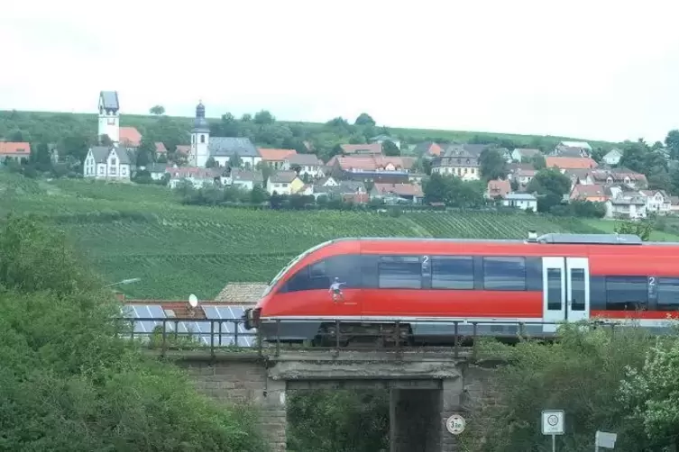 Über die Zellertalbahn fahren Ausflugszüge zwischen Kaiserslautern und dem rheinhessischen Bahnknotenpunkt Monsheim.  Foto: Step