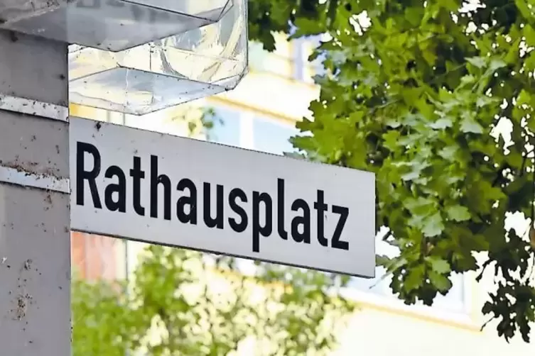 Der Rathausplatz bleibt der Rathausplatz. Aber wird sich ein anderer Ort finden, um ihn nach Altkanzler Helmut Kohl zu benennen?