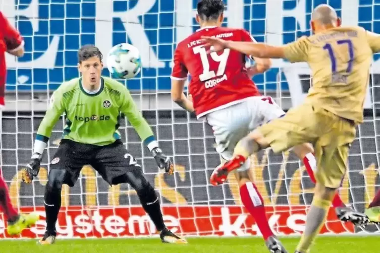 Brennpunkt Betzenberg: Marius Müller hielt auch gegen Aue gut und doch verlor der FCK mit 0:2.
