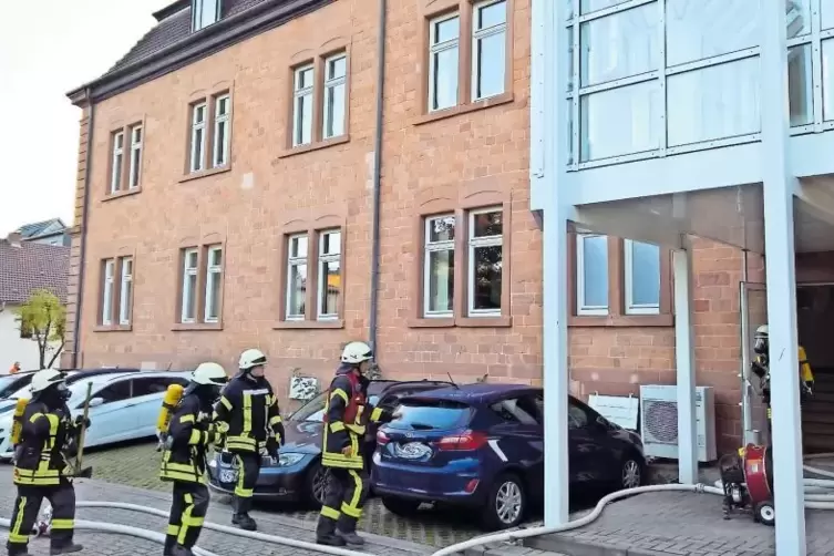 Feuerwehreinsatz im Amtsgericht Rockenhausen: Glücklicherweise konnten die Einsatzkräfte zügig Entwarnung geben.