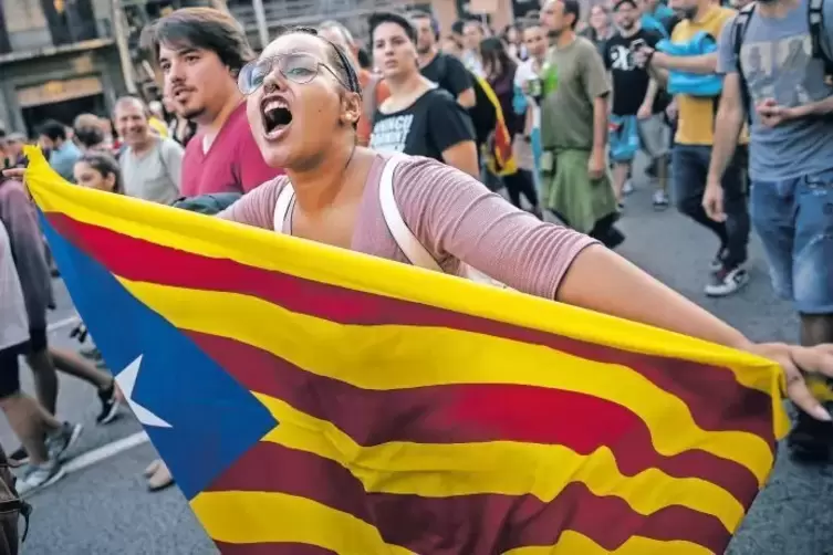 Seit dem von der Polizei massiv gestörten illegalen Unabhängigkeitsreferendum kommt Katalonien nicht zur Ruhe: Demonstranten in 