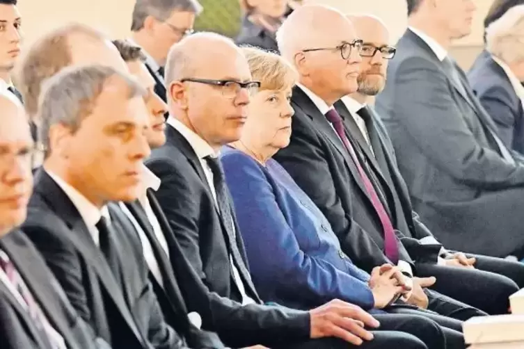 Peter Altmaier, Chef des Bundeskanzleramts (CDU), die Söhne Michael und Dominik Geißler, Bundeskanzlerin Angela Merkel (CDU), Vo