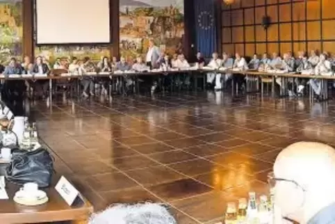 Volles Haus: Zahlreiche Zuschauer verfolgten die rund vierstündige Diskussion im Kreistag in Kirchheimbolanden.
