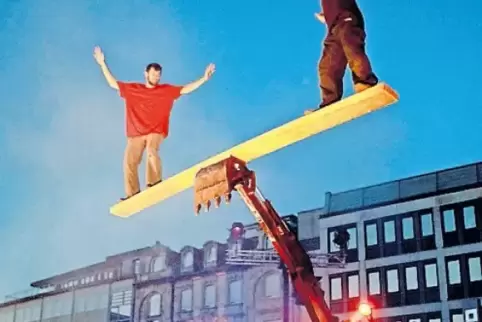 Akrobatik mit „Cirque Inextrémiste“ auf dem Stiftsplatz bei „Alles muss raus“ 2016.