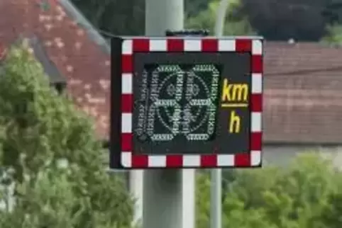 In Odenbach werden Verkehrsteilnehmer bald von zwei Anzeigetafeln darüber informiert, ob sie zu schnell fahren.  Archivfoto: m. 