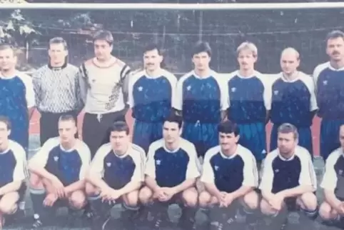 Mit diesem Team stieg der SV Gersbach 1996 in die Kreisliga auf. Mit dabei: der heute 45-jährige Erwin Scherer (kniend 2. von li