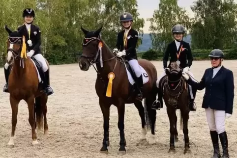 Bestes Team der Pfalz und zweitbestes im Land: Samia Kramer, Charlotte Bischoff und Josephine Steuerwald-Ludwig (von links) habe