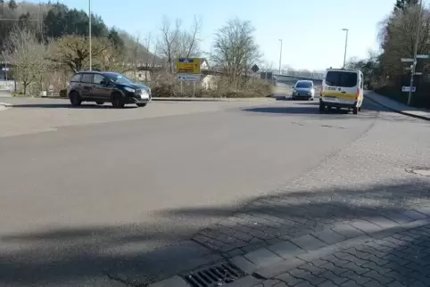 Für diesen Kreuzungsbereich von Schloss- und Bahnhofstraße soll ein Kreisel gebaut werden. 