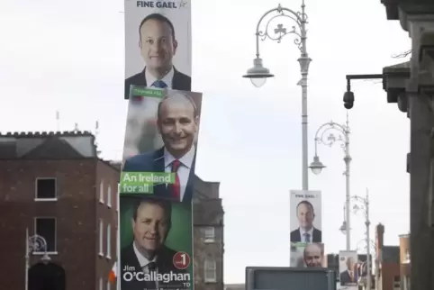 Wahlkampf in Dublin. Leo Varadkars Plakat hängt ganz oben.