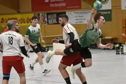 Der Hochdorfer Sebastian Jochem (rechts) trainierte schon mit dem Drittliga-Team, etabliert hat er sich aber noch nicht dort.