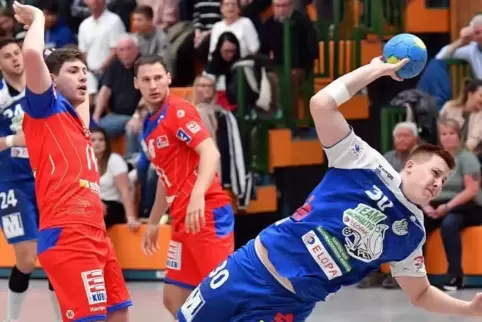 Für Nils Röller (hier 2019 gegen Balingen-Weilstetten II) stehen jetzt die Abiturprüfungen an. 