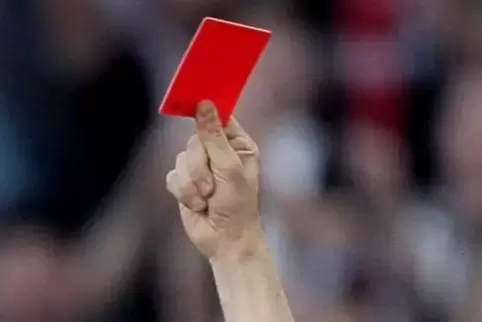 Was es für Konsequenzen hat, wenn ein Spieler gegen den Schiedsrichter vorgeht, egal in welcher Art, musste ein Spieler des TuS 