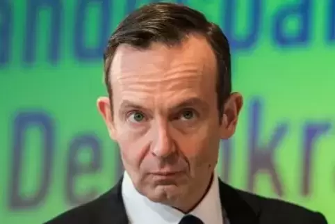 Erst die Kandidatur seines Parteifreundes als „honorig“ gelobt, dann seinen Rücktritt gefordert: FDP-Landeschef Volker Wissing. 