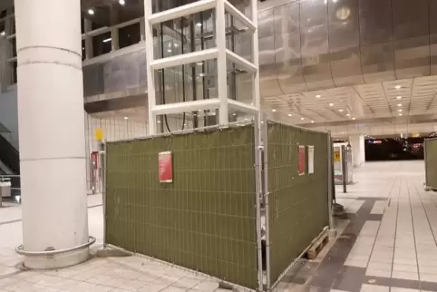 Ist seit Mai 2019 Baustelle: der Aufzug an Gleis 1.