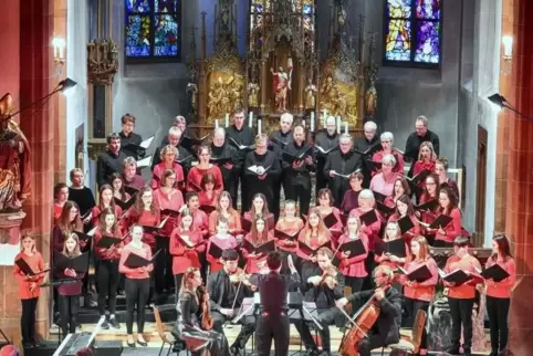 Die Junge Kantorei St. Martin bei ihrem Konzert mit dem Frankfurter „Eliot Quartett“ im Mai 2019 in der heimischen Pfarrkirche. 