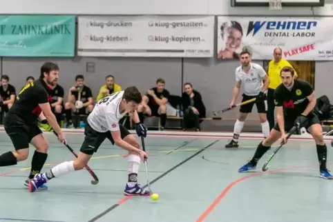 Marschrichtung: Vorwärts! Der DHC um Torben Förster (am Ball) und Marius Behret (Dritter von rechts) will sein letztes Saisonspi