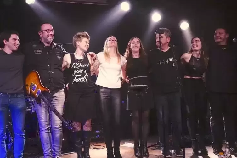 Feiert regelm&auml;&szlig;ig tolle Konzerte im Musikclub Ventil auf dem Hahnbacherhof: Funhose. 