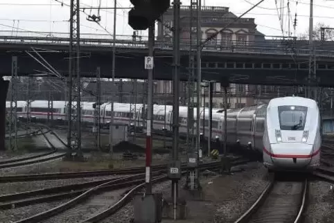 Der zwölfteilige ICE 4 ist in Mannheim nun schon recht häufig zu sehen. 2021 wird er teilweise durch die noch längere Version ab
