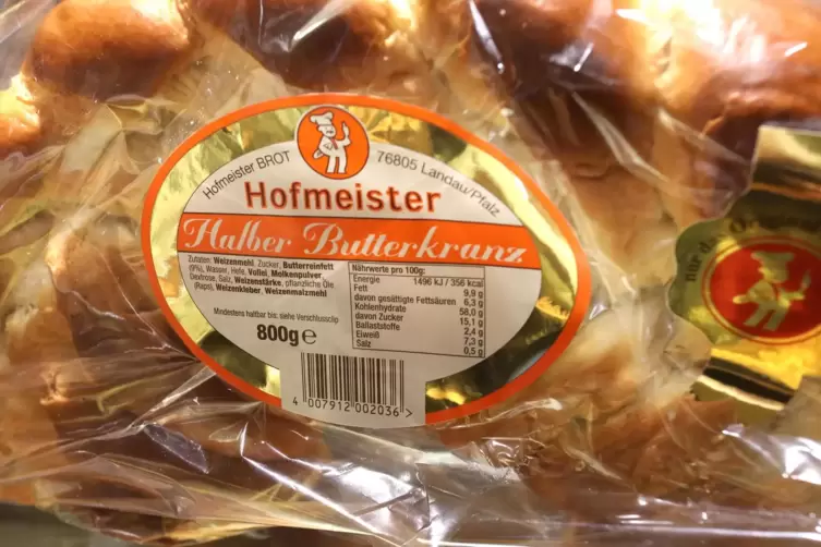 Auf jeden &bdquo;Halben&ldquo; kommt ein Etikett und das Hofmeister-Siegel.