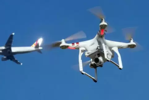 Mehr als 120 Gefahrensituationen durch Drohnen hat die Deutsche Flugsicherung allein im Jahr 2019 registriert.